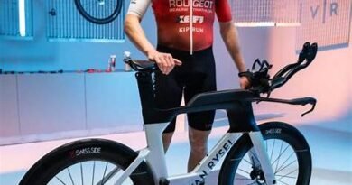 Odkryj Van Rysel XCR TRI - nowoczesny rower triathlonowy od Decathlonu. Idealny wybór, który poprawi Twoje osiągi!