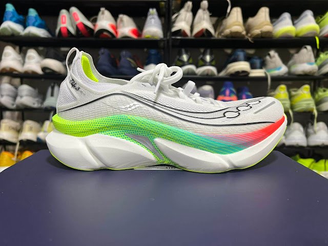 Saucony Endorphin Elite 3 — szczegóły konstrukcji (recenzja Doctors of Running)