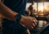 watchOS 27 dla triathlonisty — sportowy smartwatch GPS na nadgarstku biegacza (ilustracja AI)