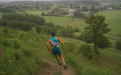 Trening zbiegów i bieg ekscentryczny w terenie