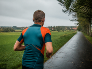 Shokz OpenRun Pro 2: Słuchawki z przewodnictwem kostnym, które słyszą za Ciebie ruch uliczny