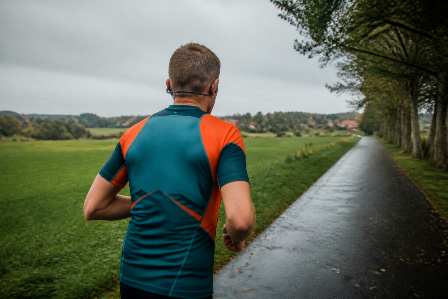 Shokz OpenRun Pro 2: Słuchawki z przewodnictwem kostnym, które słyszą za Ciebie ruch uliczny