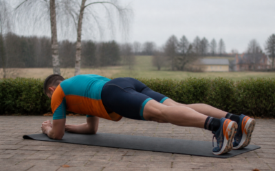 Trening core dla triathlonisty: mocny środek to szybszy bieg i stabilniejsza pozycja aero