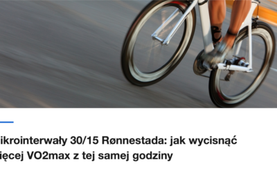 Kolarz w ruchu, tlo rozmyte od predkosci