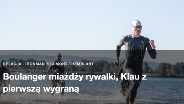 Triathlonista w piance wybiega z wody na brzeg