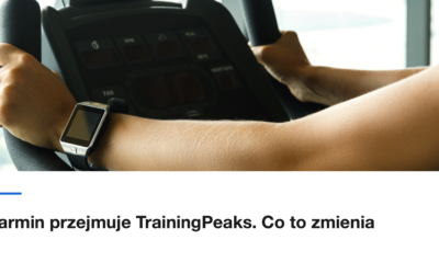 Zegarek sportowy na nadgarstku podczas treningu, ilustracja do przejęcia TrainingPeaks przez Garmina