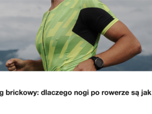 Biegacz w stroju triathlonowym na drodze