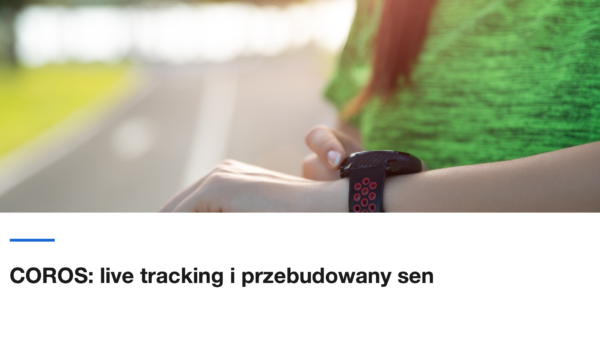 Biegaczka sprawdza zegarek sportowy na nadgarstku, ilustracja do aktualizacji oprogramowania COROS