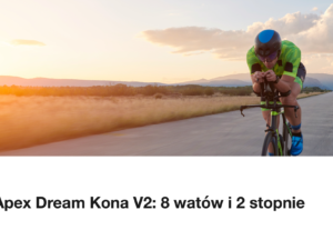 Triathlonista w stroju startowym na rowerze czasowym o zachodzie słońca
