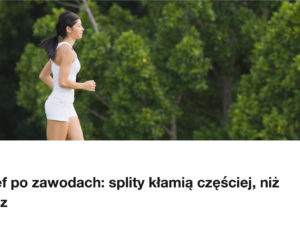 Biegaczka na trawiastym terenie wsrod drzew
