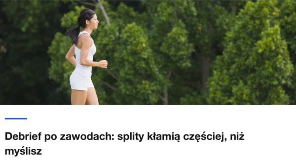 Biegaczka na trawiastym terenie wsrod drzew