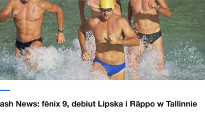 Triathlonisci w piankach wybiegaja z wody na plazę