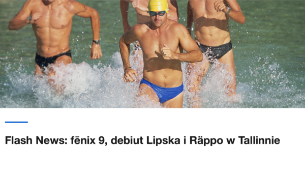 Triathlonisci w piankach wybiegaja z wody na plazę
