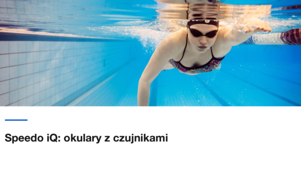 Pływaczka w kraulu widziana spod wody na basenie