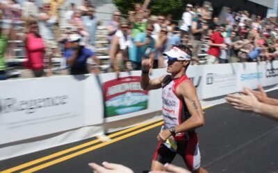 Craig Alexander na finiszu IRONMAN Coeur d'Alene 2011