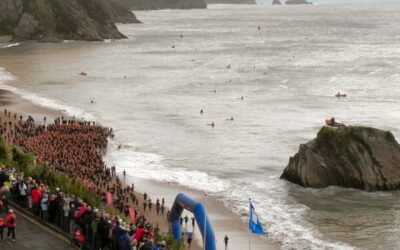 Start pływania IRONMAN Wales w Tenby