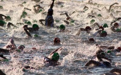 Start pływania mistrzostw świata IRONMAN w Kailua-Kona