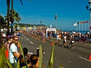 Strefa mety triathlonu na Promenade des Anglais w Nicei