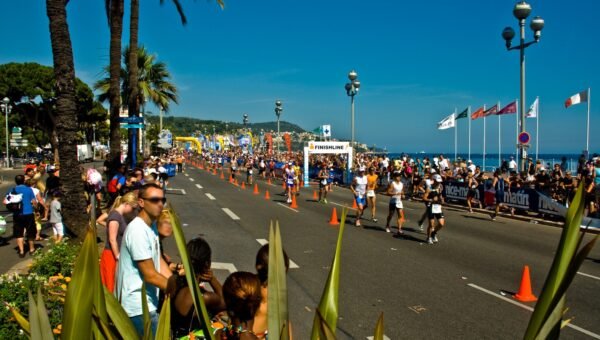 Strefa mety triathlonu na Promenade des Anglais w Nicei