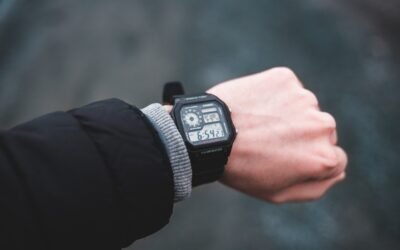 Sportowy zegarek z wyświetlaczem na nadgarstku